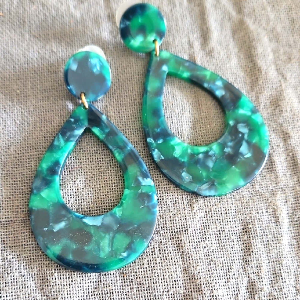 Retro Green Tortoise Lucite Drop Earrings Super Cute!